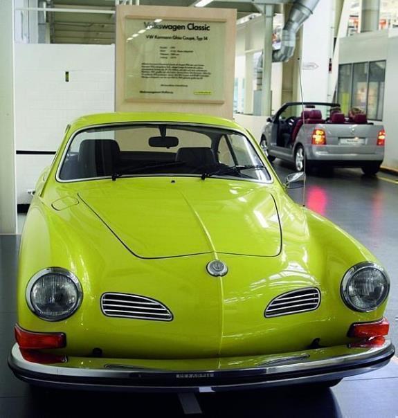 Karmann Ghia Coupe Typ 14 von 1974 im Presswerk, Halle 1A